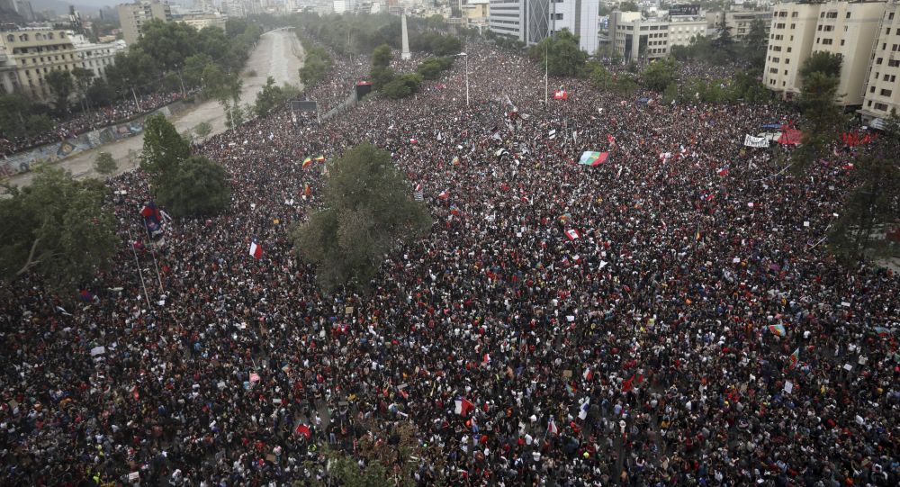 Imagen de la marcha realizada en el centro de Santiago el día 11-10-2019
