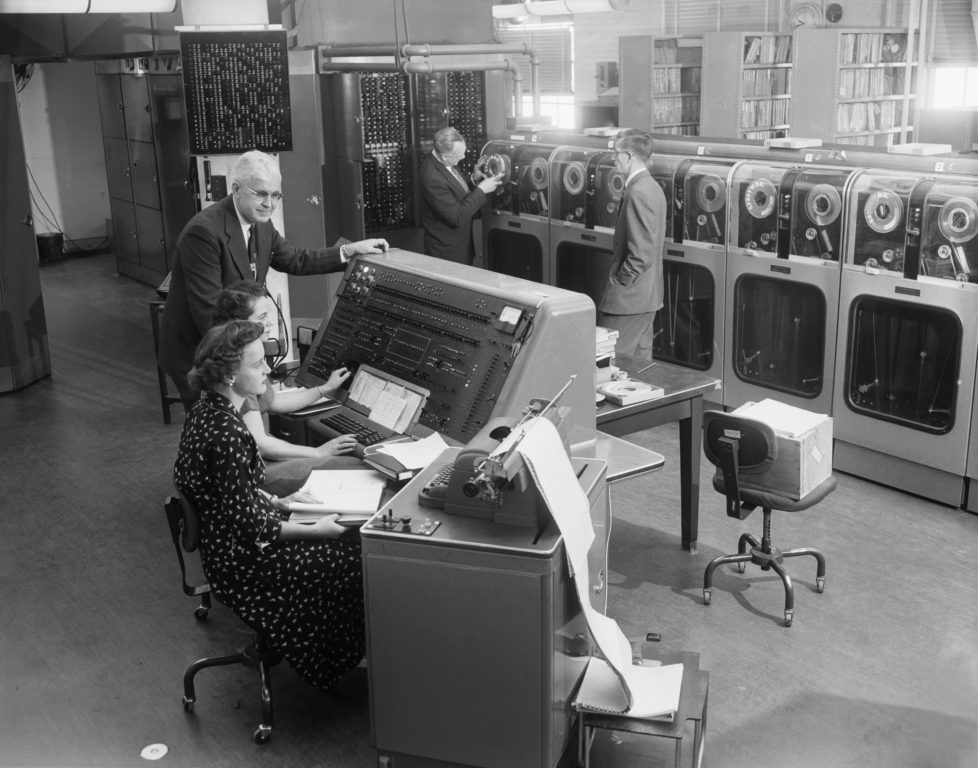 1954 – ¿Inicios del Gobierno Electrónico?